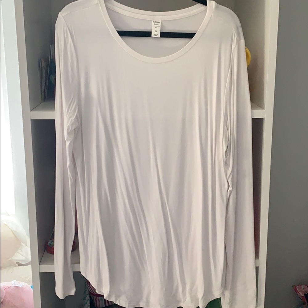 Long sleeved white tee